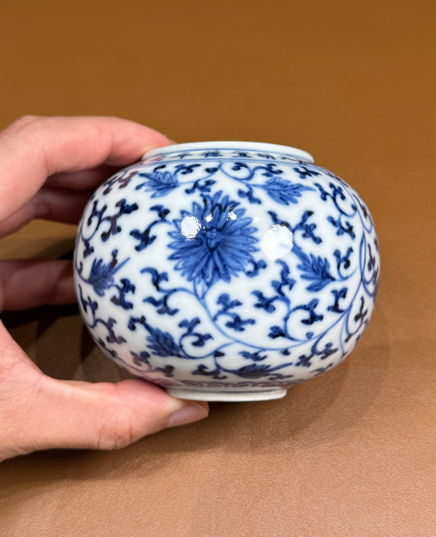 古玩陶瓷青花纏枝花卉水盂真品鑒賞圖