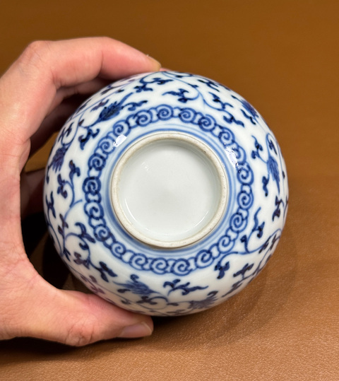 古玩陶瓷青花纏枝花卉水盂真品鑒賞圖