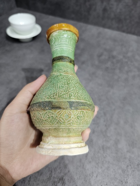 古玩陶瓷三彩花卉紋盤口瓶真品鑒賞圖