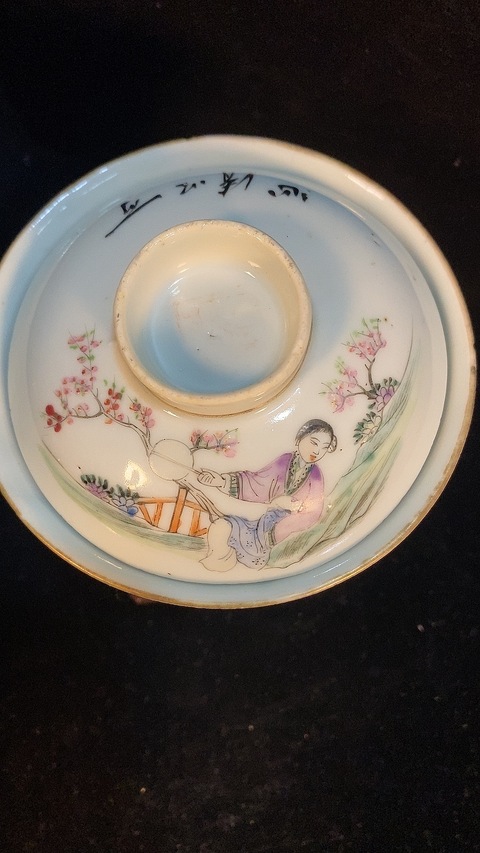 古玩陶瓷粉彩西廂記紋蓋碗真品鑒賞圖