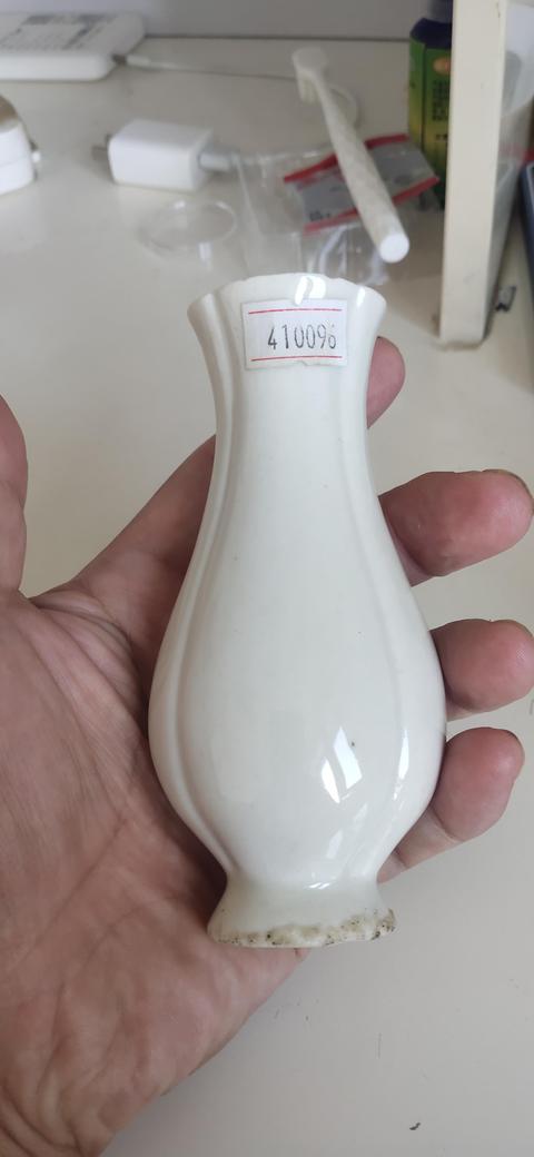 古玩陶瓷白釉瓜棱瓶真品鑒賞圖