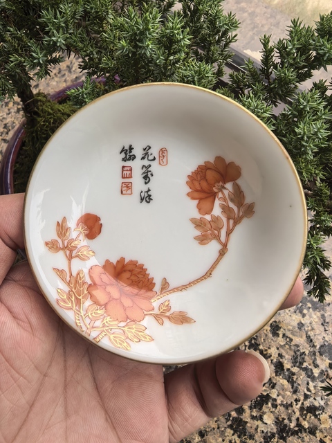 古玩陶瓷礬紅描金盤真品鑒賞圖
