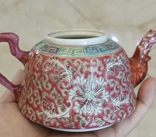 古玩陶瓷胭脂紅粉彩花卉紋茶壺真品鑒賞圖