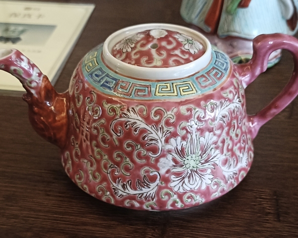 古玩陶瓷胭脂紅粉彩花卉紋茶壺真品鑒賞圖