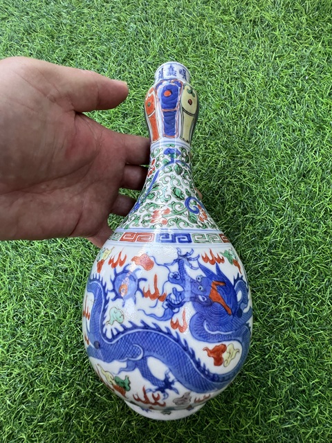 古玩陶瓷五彩龍紋瓶真品鑒賞圖