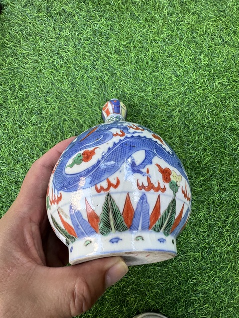 古玩陶瓷五彩龍紋瓶真品鑒賞圖