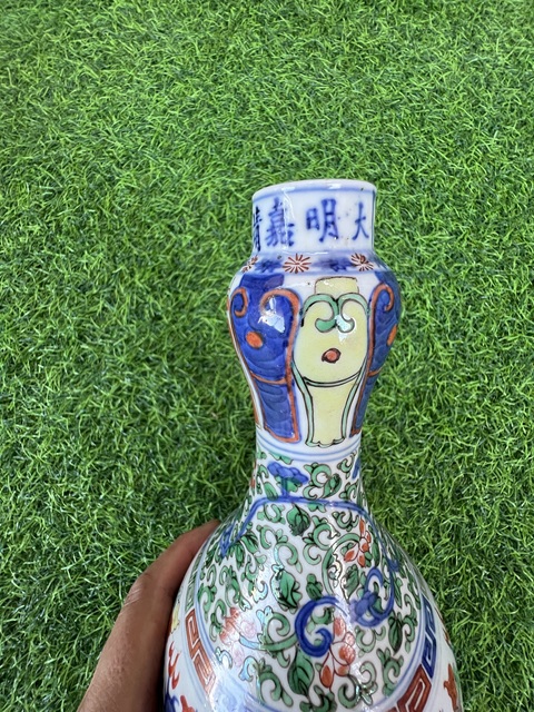 古玩陶瓷五彩龍紋瓶真品鑒賞圖