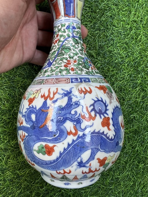古玩陶瓷五彩龍紋瓶真品鑒賞圖