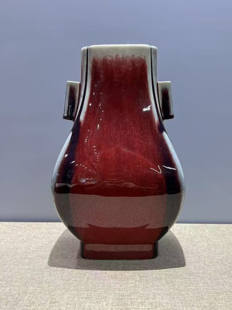 古玩陶瓷祭紅窯變貫耳瓶真品鑒賞圖