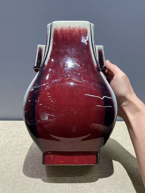 古玩陶瓷祭紅窯變貫耳瓶真品鑒賞圖