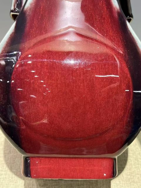 古玩陶瓷祭紅窯變貫耳瓶真品鑒賞圖