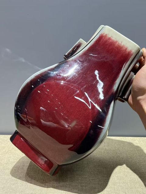 古玩陶瓷祭紅窯變貫耳瓶真品鑒賞圖