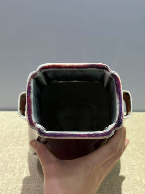 古玩陶瓷祭紅窯變貫耳瓶真品鑒賞圖
