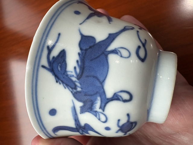 古玩陶瓷動物紋青花杯真品鑒賞圖