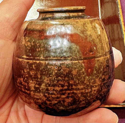 古玩陶瓷醬釉弦紋茶入真品鑒賞圖