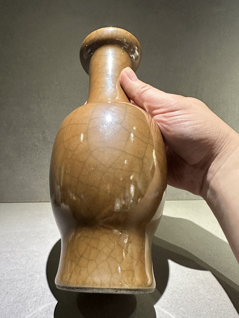 古玩陶瓷清中期·黃哥釉瓶真品鑒賞圖