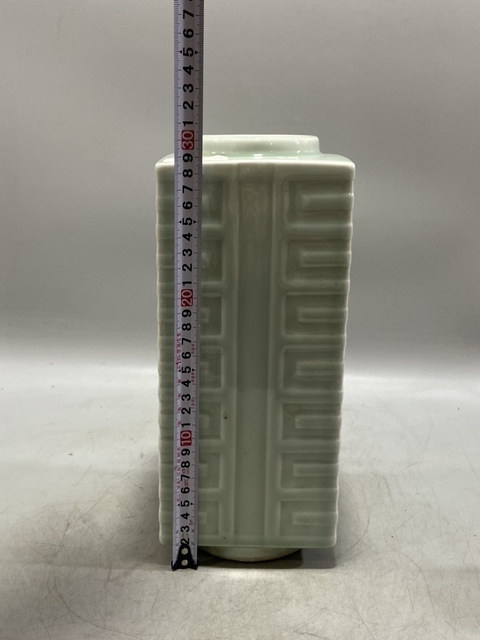 古玩陶瓷仿龍泉青瓷琮式瓶真品鑒賞圖