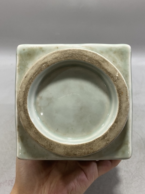 古玩陶瓷仿龍泉青瓷琮式瓶真品鑒賞圖