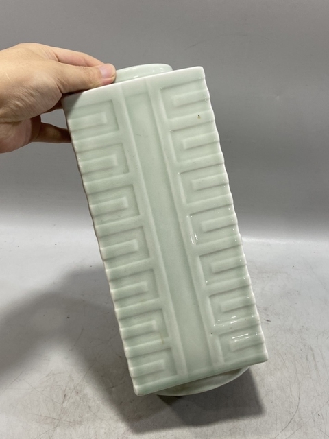 古玩陶瓷仿龍泉青瓷琮式瓶真品鑒賞圖