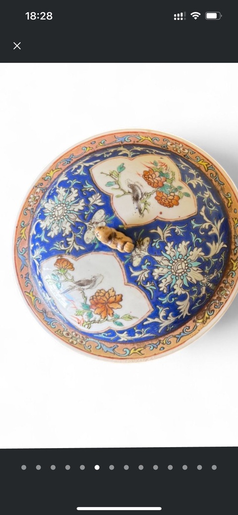 古玩陶瓷藍(lán)底粉彩洞石花卉紋粥罐真品鑒賞圖