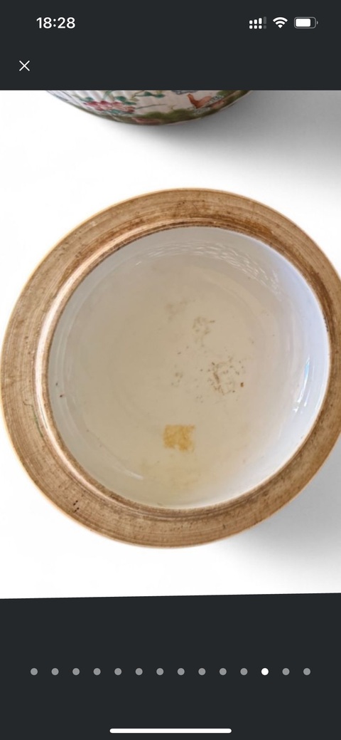古玩陶瓷藍(lán)底粉彩洞石花卉紋粥罐真品鑒賞圖