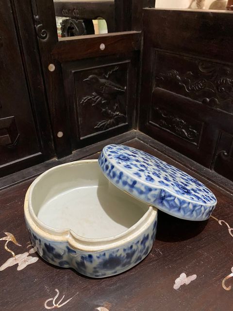 古玩陶瓷日本江戶青花纏枝花卉紋蓋盒，胎釉不是真品鑒賞圖