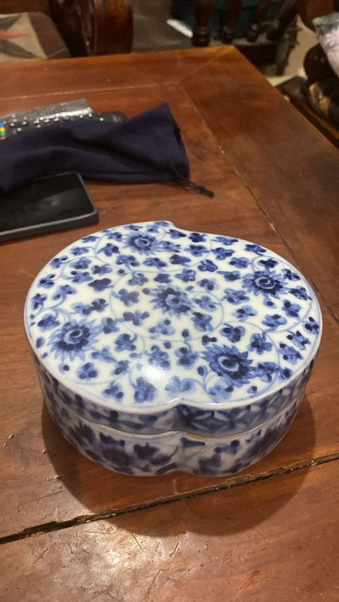 古玩陶瓷日本江戶青花纏枝花卉紋蓋盒，胎釉不是真品鑒賞圖