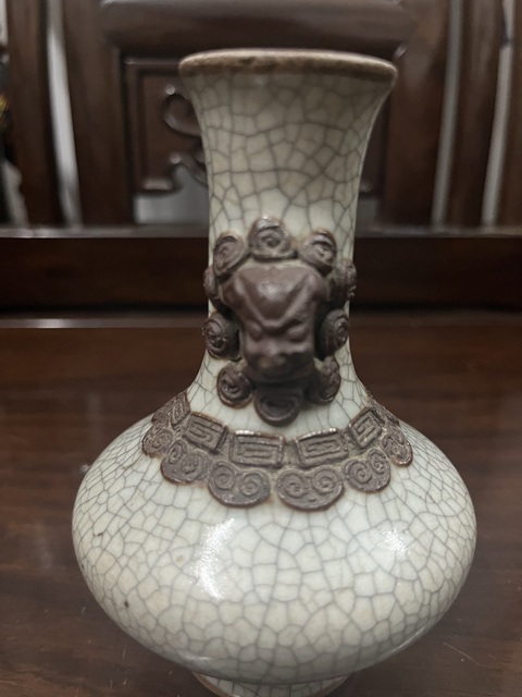 古玩陶瓷哥釉鐵骨泥雙耳瓶真品鑒賞圖