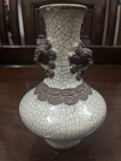 古玩陶瓷哥釉鐵骨泥雙耳瓶真品鑒賞圖