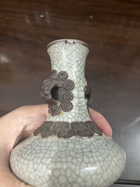 古玩陶瓷哥釉鐵骨泥雙耳瓶真品鑒賞圖