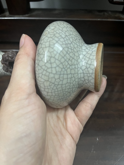 古玩陶瓷哥釉鐵骨泥雙耳瓶真品鑒賞圖