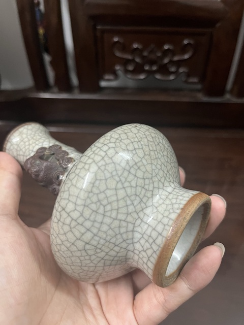 古玩陶瓷哥釉鐵骨泥雙耳瓶真品鑒賞圖
