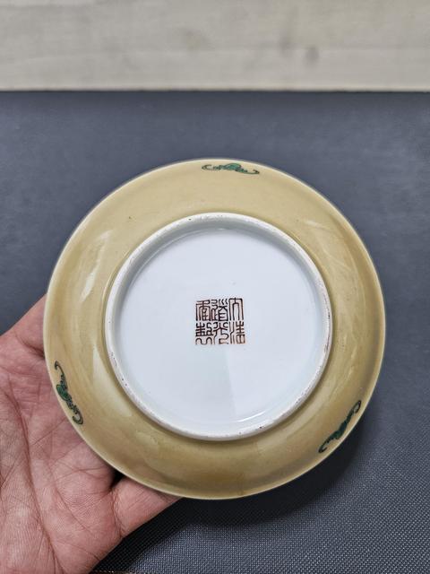 古玩陶瓷盤真品鑒賞圖