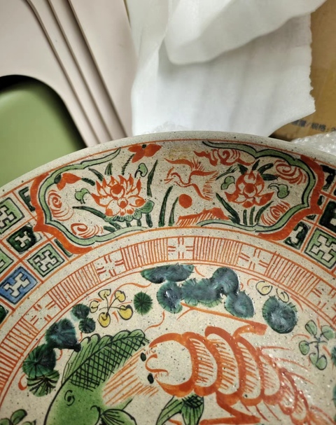 古玩陶瓷日本明治紅綠彩雙蝦圖盤真品鑒賞圖