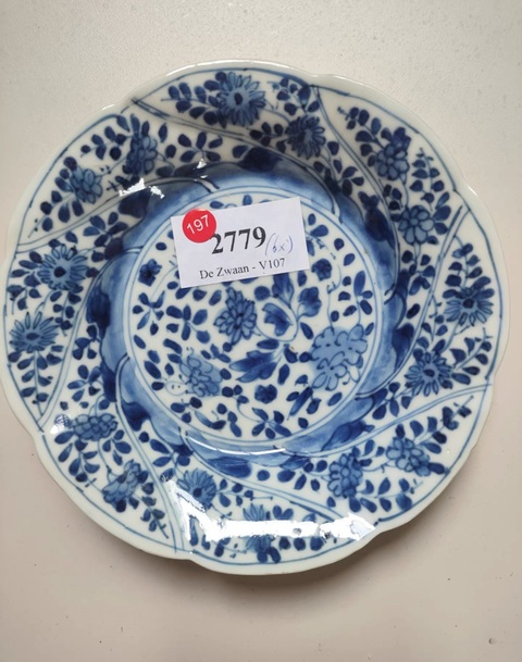古玩陶瓷康熙青花花卉紋盤真品鑒賞圖