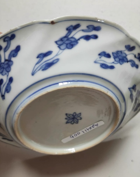 古玩陶瓷康熙青花花卉紋盤真品鑒賞圖
