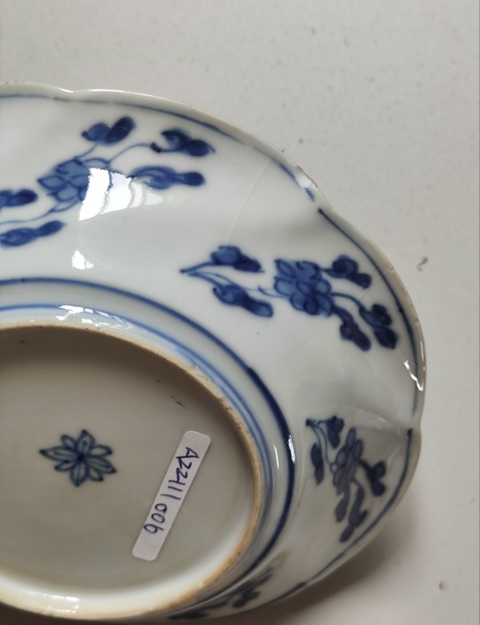 古玩陶瓷康熙青花花卉紋盤真品鑒賞圖