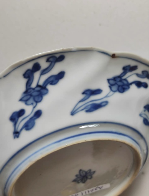古玩陶瓷康熙青花花卉紋盤真品鑒賞圖