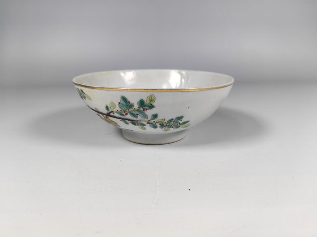 古玩陶瓷同治粉彩花卉紋碗真品鑒賞圖