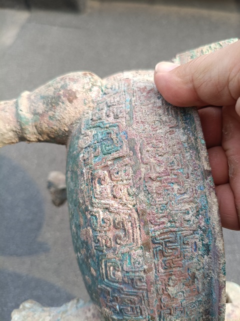古玩銅器蟠螭紋青銅鼎真品鑒賞圖