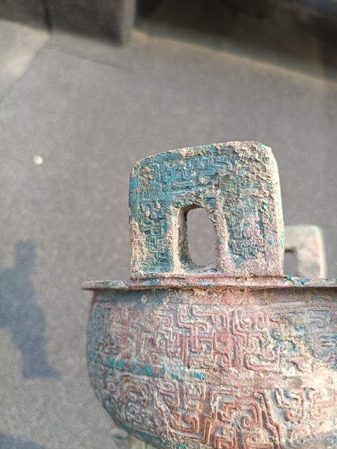 古玩銅器蟠螭紋青銅鼎真品鑒賞圖