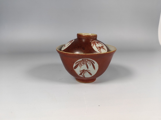 古玩陶瓷清中珊瑚紅釉開窗竹紋茶蓋杯真品鑒賞圖