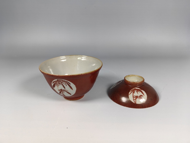 古玩陶瓷清中珊瑚紅釉開窗竹紋茶蓋杯真品鑒賞圖