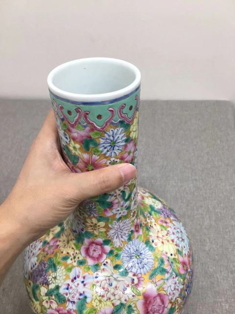 古玩陶瓷百花不落地粉彩天球瓶真品鑒賞圖