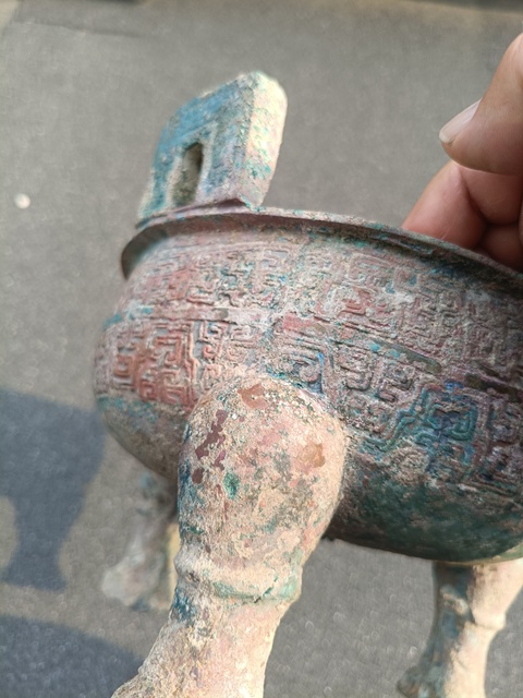 古玩銅器蟠螭紋青銅鼎真品鑒賞圖