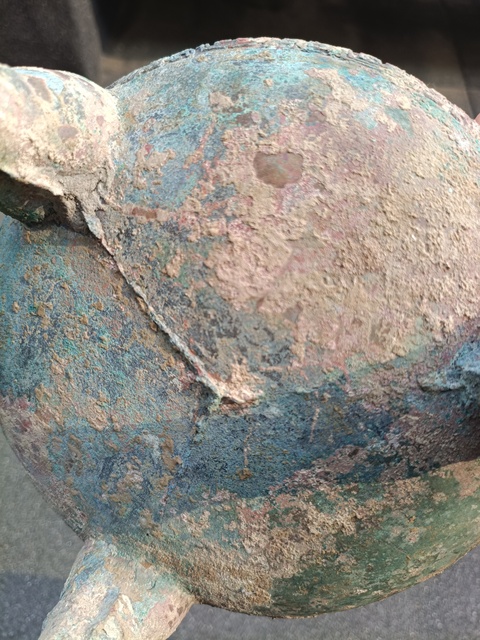 古玩銅器蟠螭紋青銅鼎真品鑒賞圖