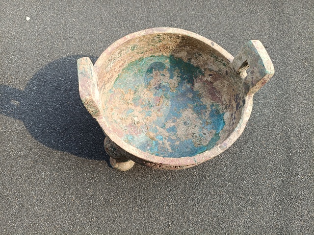 古玩銅器蟠螭紋青銅鼎真品鑒賞圖