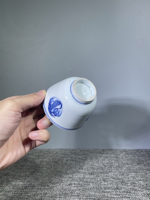 古玩陶瓷清晚期.青花團鶴紋仰鐘杯拍賣，當前價格0元