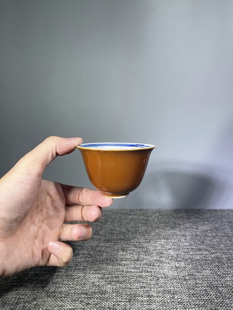 古玩陶瓷清晚期.紫金釉青花花卉紋仰鐘杯拍賣,當前價格0元