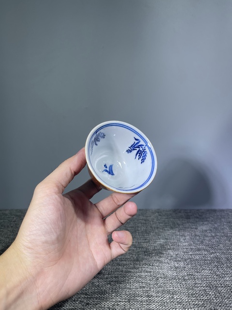 古玩陶瓷清晚期.紫金釉青花花卉紋仰鐘杯拍賣,當前價格0元